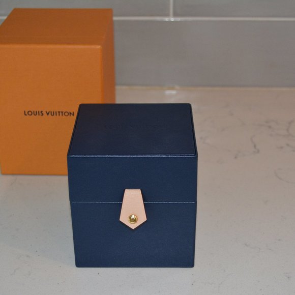 Louis Vuitton Tambor Slim Quartz Dentelle with Diamonds Watch - Picture 2 of 6